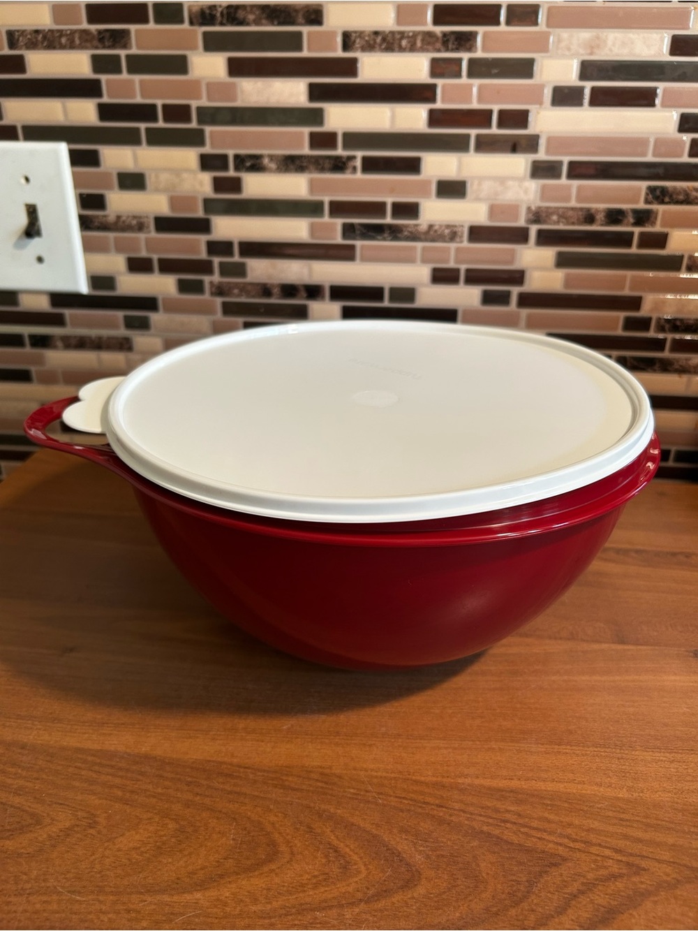 New Never Used Tupperware Thatsa Medium Mixing Bowl 19 cup- Home Kitchen